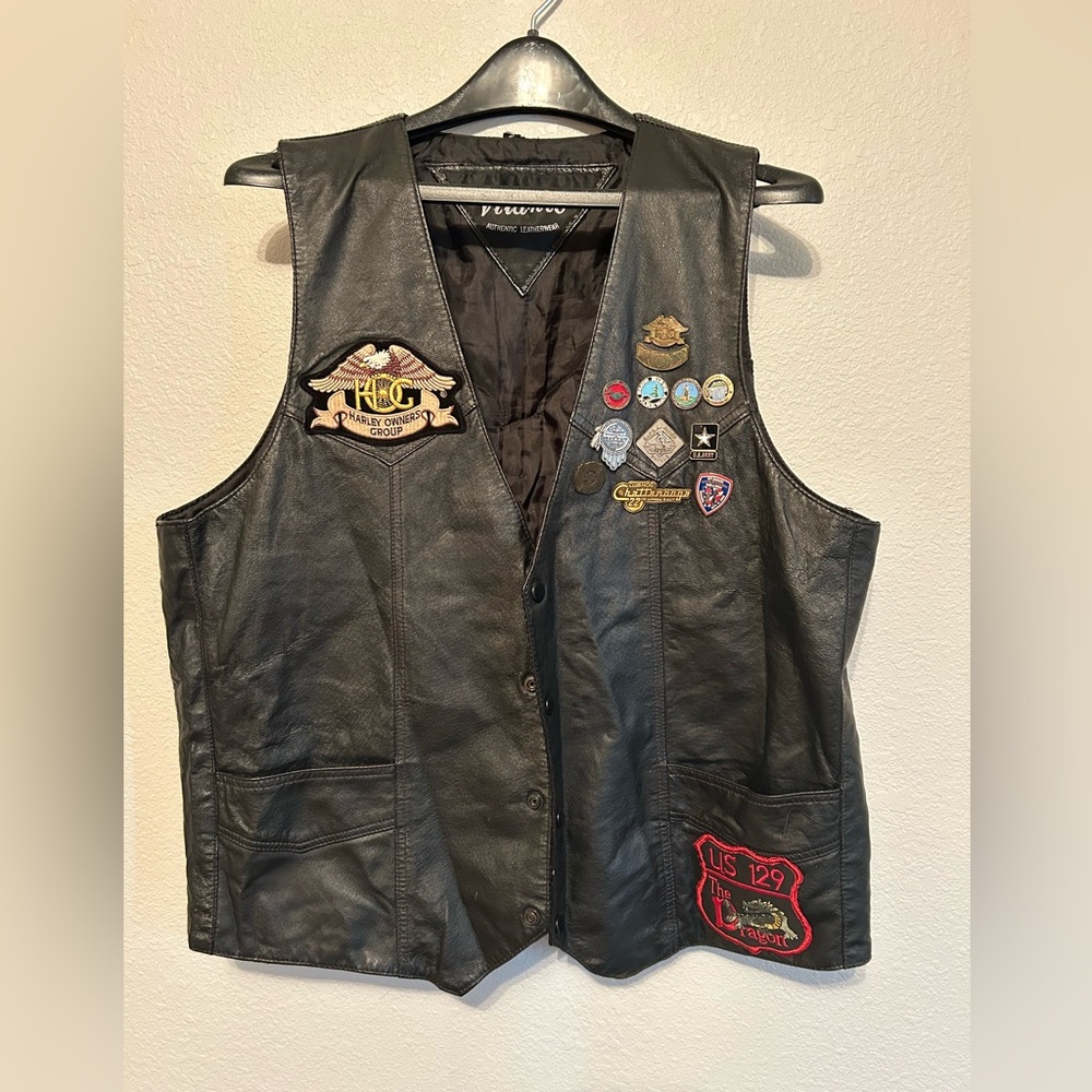Harley Davidson Leather Vest XL HOG Motorcycle Rally Pins Tail of Dragon